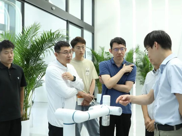 國家重點研發(fā)計劃“診療裝備與生物醫(yī)用材料”重點專項“經(jīng)口入路微創(chuàng)顱頜面外科智能手術(shù)機(jī)器人系統(tǒng)”2023年中期總結(jié)會圓滿召開